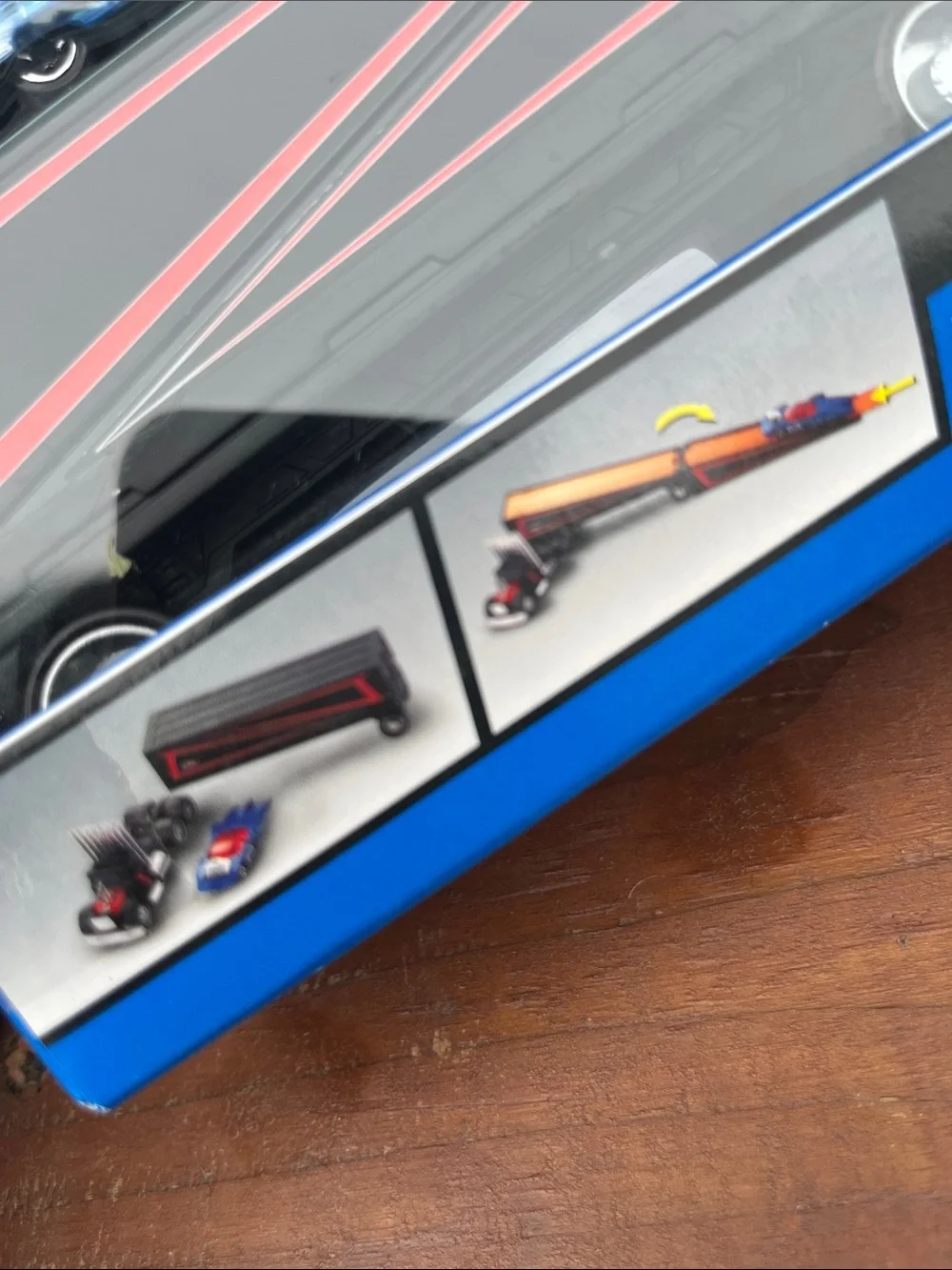 Hot Wheels Truckin' Transporters Semi Truck Playset - Black & Red